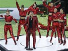 Britský zpvák Robbie Williams, hlavní hvzda slavnostního zahájení fotbalového...