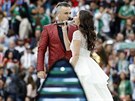 Britský zpvák Robbie Williams a ruská operní pvkyn Aida Garifullinová pi...