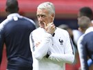 Kou Francie Didier Deschamps bhem tréninku pi svtovém ampionátu v Rusku.