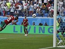 SMOLNÝ MOMENT. Stídající marocký fotbalista Azíz Buhaddúz si v závru utkání...