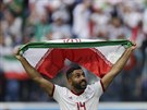 Íránský fotbalista Sámán Ghoddos slaví vítzství nad Marokem v úvodním utkání...