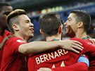 Portugaltí fotbalisté se radují z úvodní trefy Cristiana Ronalda v utkání...