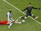 PANAMSKÁ ANCE. Michael Amir Murillo trefil v gólové pozici jen brankáe Belgie...