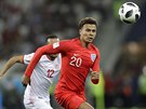 Anglický záloník Dele Alli spchá za míem v utkání mistrovství svta proti...