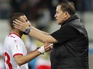 DOBE TY. Trenér Tuniska Nabíl Maalúl a autor gólu proti Anglii Fardaní Sasí.