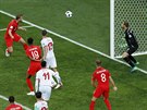 KLÍOVÝ MOMENT. Harry Kane stílí rozhodující gól v utkání Anglie proti Tunisku...