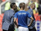 Fotbalisté Islandu si prohlíejí stadion ped zápasem s Argentinou.