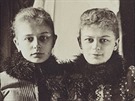 Karolina Nostitz-Rieneck: Portrét sester ofie a Antoinette, datovaný v albu...