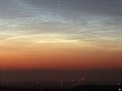 Noční svítící oblaky, jak je zachytil fotograf v pondělí kolem 23. hodiny...
