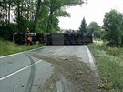 Před Jaroslaví havaroval kamion naložený vodkou.