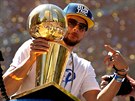 Stephen Curry z Golden State Warriors bhem oslav titulu