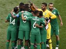 JDEME NA TO! Fotbalisté Saúdské Arábie se hecují ped výkopem utkání proti...