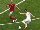 Momentka ze zápasu mezi Íránem (bílé dresy) a Marokem.