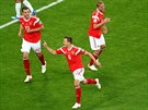 KANONÝR. Ruský záložník Denis Čeryšev (vpředu) slaví gól do egyptské sítě,...