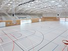 Sportovní halu navrhla kancelá Sporadical, kterou tvoí architekti Ale...