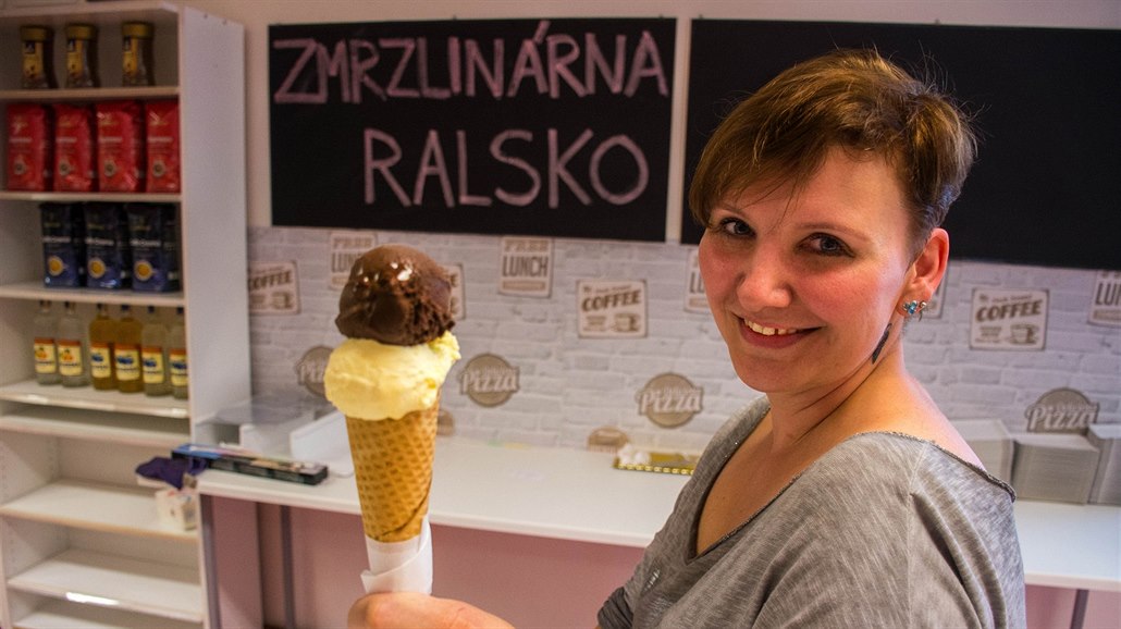Spí dvě hodiny a nejí, přesto si zmrzlinářka pod Ralskem dál plní sen -  iDNES.cz