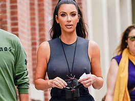 Kim Kardashianovou módní pravidla a konvence nikdy moc nezajímaly a od té doby,...