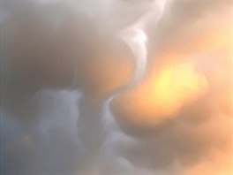Zvlátní oblaky ve tvaru enských prs  mamma oblaky  se objevují výjimen...