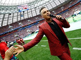 Britsk zpvk Robbie Williams, hlavn hvzda slavnostnho zahjen fotbalovho...