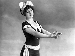 Plá�ový model z roku 1910. V této dob� byly plavky �asto inspirovány...