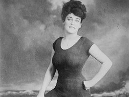 Australská plavkyn� Annette Kellermanová byla jedna z plavkových pr�kopnic.