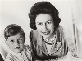 Princ Andrew, vévoda z Yorku, královna Alžběta II. a princ Edward v roce 1964