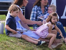 Princezna Charlotte, vévodkyně Kate a princ George na charitativním zápase póla...