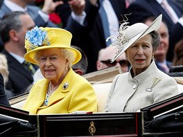 Královna Albta II. a princezna Anna na dostizích v Ascotu (19. ervna 2018)