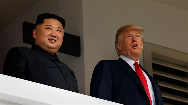 Donald Trump a Kim ong-un bhem historickho setkn v Singapuru (12. ervna 2018)