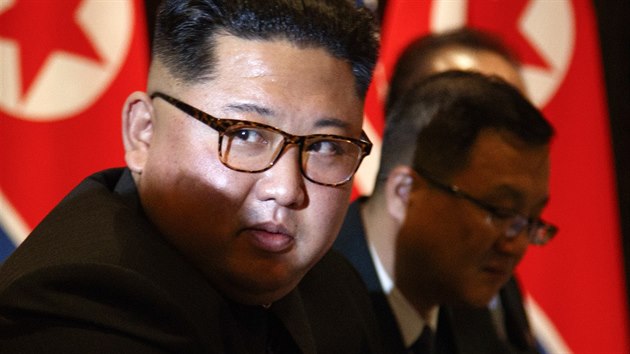Severokorejsk vdce Kim ong-un na jednn s americkou delegac v singapurskm hotelu Capella (12. ervna 2018)