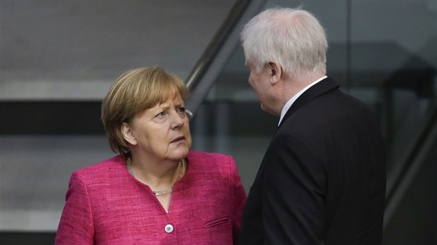 Německá kancléřka Angela Merkelová a ministr vnitra Horst Seehofer (15. května 2018)