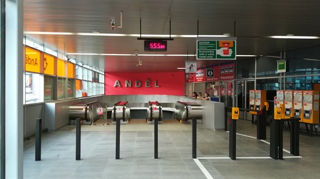 V Praze se po devítiměsíční rekonstrukci otevřel výstup ze stanice metra Anděl (11. června 2018)