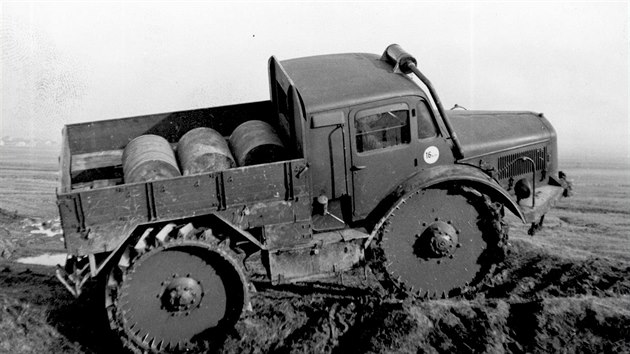 Vojenský tahač Škoda RSO (Radschlepper Ost) vyráběný v letech 1942 až 1944