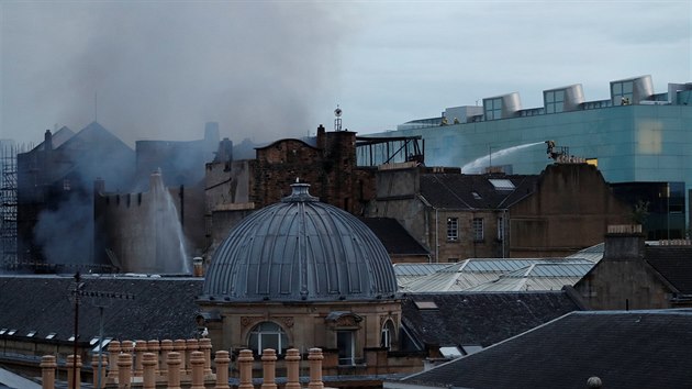 Požár historické budovy Mackintosh Building v centru skotského města Glasgow (16. června 2018)