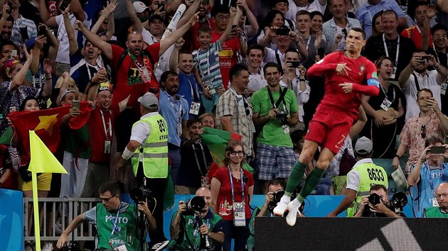 Portugalec Cristiano Ronaldo se raduje ze sv vodn trefy na fotbalovm mistrovstv svta. Proti panlsku promnil penaltu.