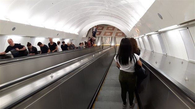 Eskalátory ve stanici metra Anděl