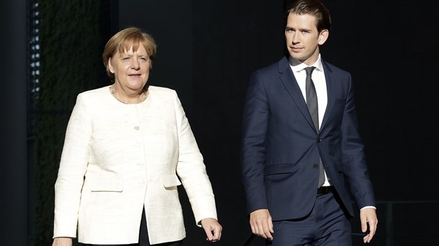 Kurz chce lepší ochranu vnějších hranic, Merkelová ho podporuje. (12. 6. 2018)