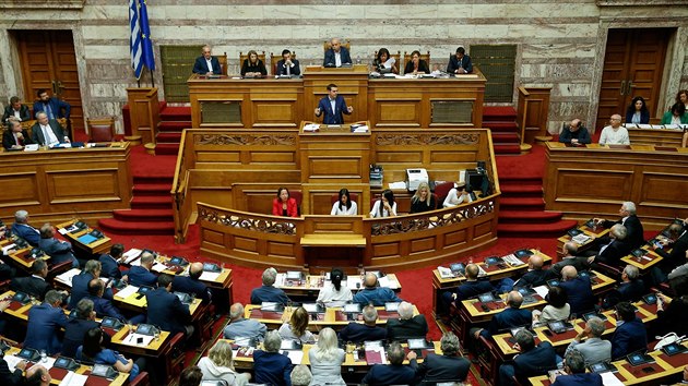 eck premir Alexis Tsipras mluv k parlamentu ped hlasovnm o vysloven nedvry vld. (16. ervna 2018).