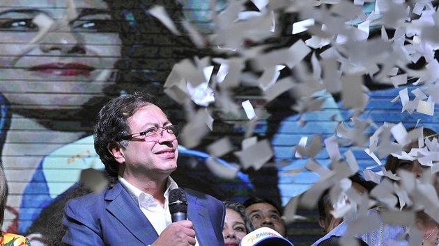 Levicov kandidt na prezidenta Kolumbie Gustavo Petro zskal 41,8 procenta hlas, u uznal porku. (17. ervna 2018)
