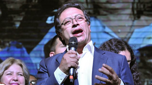 Levicový kandidát na prezidenta Kolumbie Gustavo Petro získal 41,8 procenta hlasů, už uznal porážku. (17. června 2018)