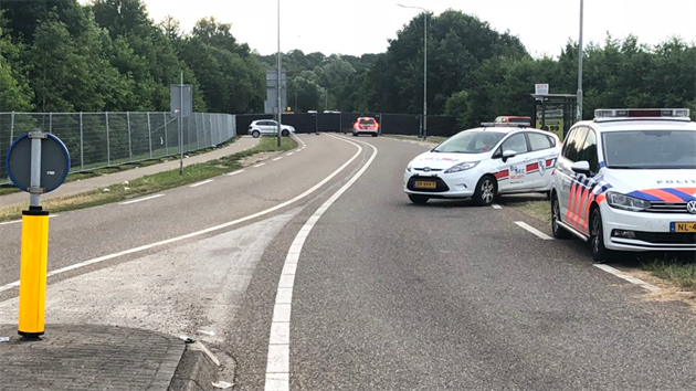 V Limburgu na jihu Nizozemska najel automobil do lid. Podle Reuters jeden lovk zemel, dal ti zrann byli pevezeni do nemocnic. (18. ervna 2018)