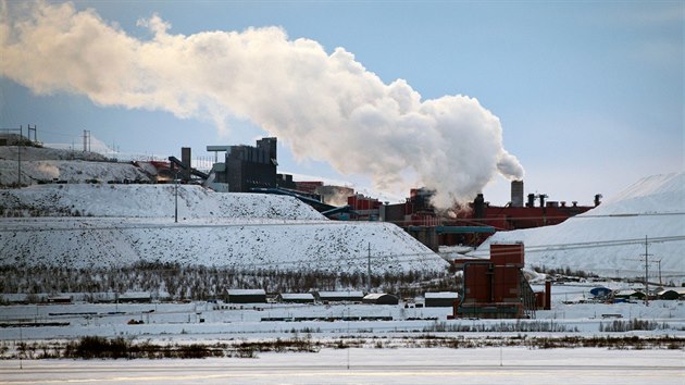 Pohled na železný důl ve švédském městě Kiruna.