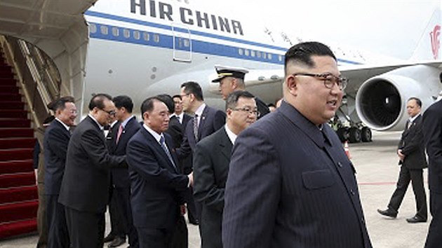 Kim ong-un dorazil na letit Changi v Singapuru.