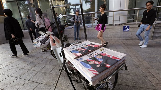 Pojzdn novinov stnek v Jin Koreji.