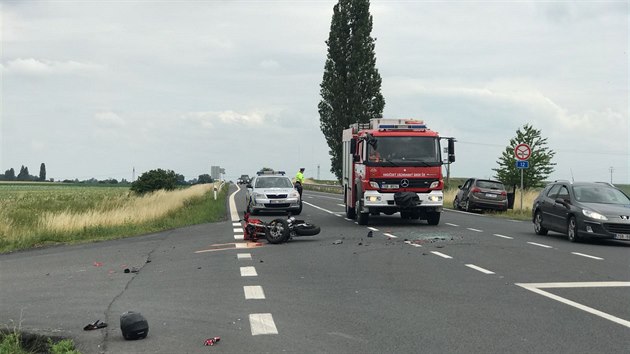 Motorke po srce s osobnm autem pevezl vrtulnk do prask nemocnice (12.6.2018)