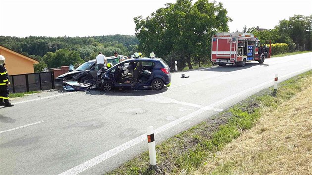 Pi dopravn nehod u Citonic na Znojemsku se zranilo est lid, pro tce zrannou enu letl vrtulnk. (10. ervna 2018)