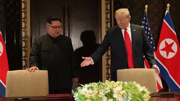 Na závěr summitu v Singapuru Donald Trump a Kim Čong-un podepsali společné prohlášení.