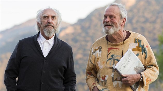 Herec Jonathan Pryce a režisér Terry Gilliam při natáčení filmu Muž, který zabil Dona Quijota