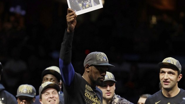 Kevin Durant z Golden State vyhlašuje zrod vítězné dynastie.