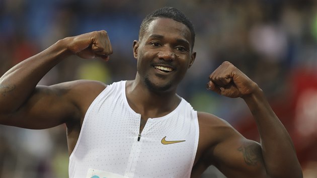 Americk sprinter Justin Gatlin slav sv vtzstv na ostravsk Zlat trete.